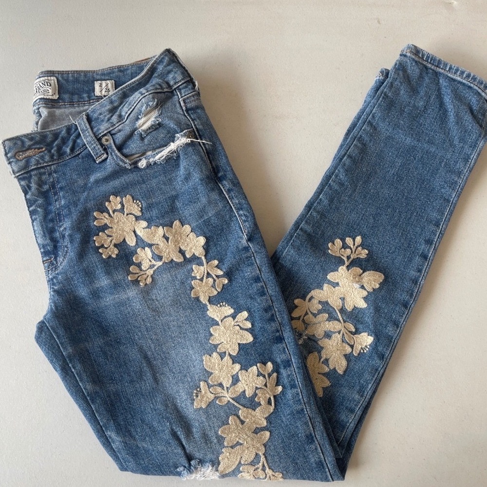 Lucky Brand Sienna Slim Boyfriend Jeans Floral Embroidered Distressed 2/26